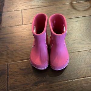 Size 6 girls croc rain boots